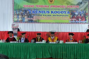 Read more about the article KETUA UMUM KONI PROVINSI PAPUA SUKSES JALANI SIDANG TERBUKA PROMOSI DOKTOR