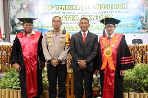 Read more about the article PROMOSI DOKTOR PITER KENDEK: KEMITRAAN STRATEGIS POLRESTA JAYAPURA KOTA DAN PEMERINTAH KOTA JAYAPURA DALAM MENGEMBAN KEBIJAKAN BINMAS NOKEN.