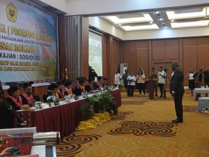 Promosi Doktor “Wali Kota Jayapura Abisai Rollo Bahas Perubahan Demokrasi dan Peran Kepemimpinan Transformatif”