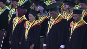 5 Mahasiswa Doktor Ilmu Sosial Ikuti Wisuda Periode II Tahun Akademik 2025/2026